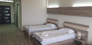 Курортные отели Оздоровительный Центр Кросс Ереван Семейный номер с видом на горы-3