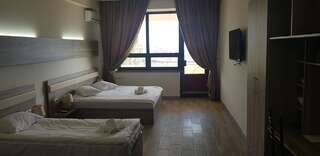 Курортные отели Оздоровительный Центр Кросс Ереван Семейный номер с видом на горы-4